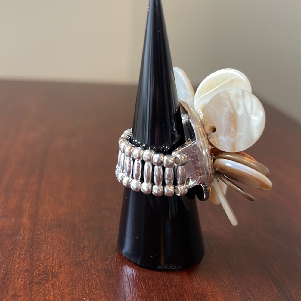 Flower ring - Picture 2 of 3